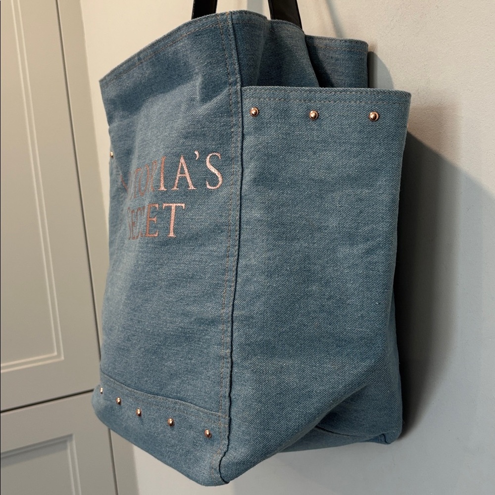 Victoria’s Secret Denim Blue Tote Black Straps Stud Detail Logo Bag - Picture 6 of 15